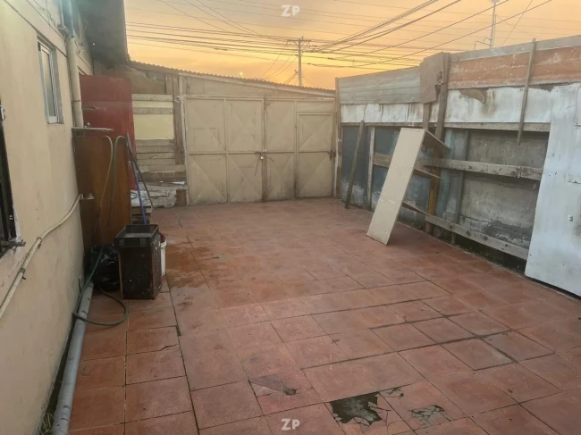 EN VENTA CASA ESQUINA IDEAL USO HABITACIONAL O COMERCIAL