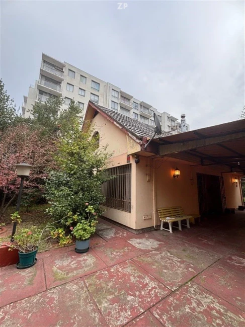 En venta espaciosa casa de dos pisos cuenta con 3 dormitorios