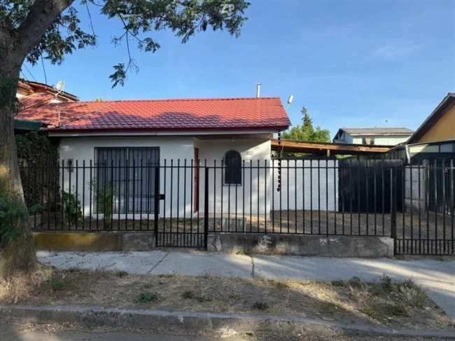 Se vende linda casa pareada de una planta en Villa Galilea
