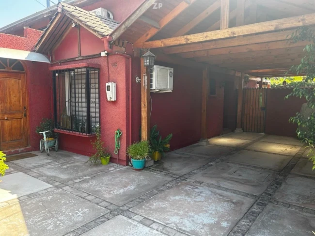 Casa sólida 4D/2B frente a plaza en Machalí – Quincho techado y cobertiz