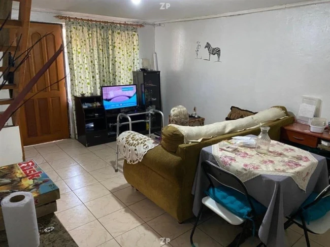 En venta casa de dos pisos en Villa Don Sebastián