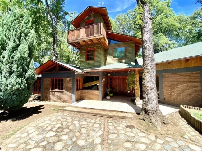 En venta Divertida casa de 3 niveles