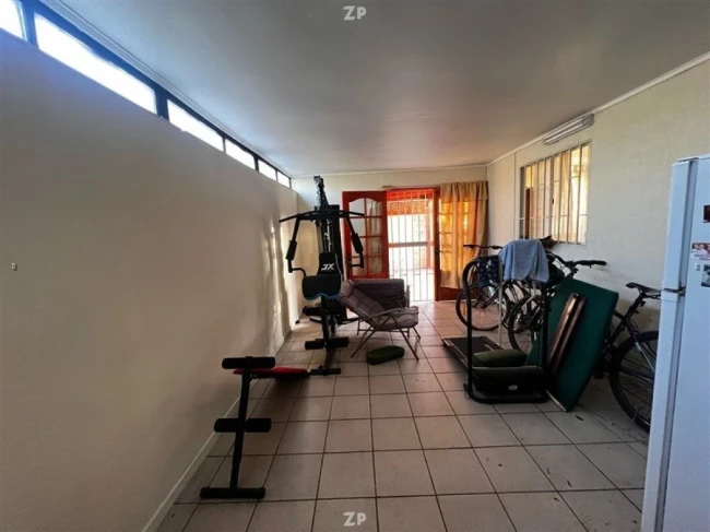 En venta hermosa casa esquina en Villa Magisterio