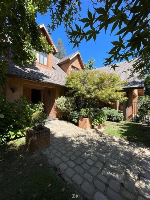 En venta amplia casa en Las Parcelas Del Parque