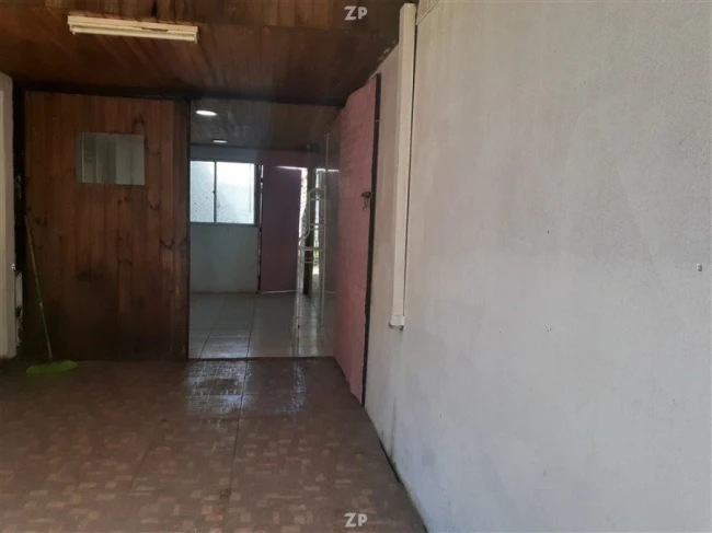En venta casa de dos pisos en Villa Jardín del Este