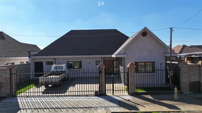 En venta casa en Parque San Valentín