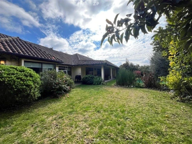 En venta encantadora casa en el exclusivo sector de Las Rastras