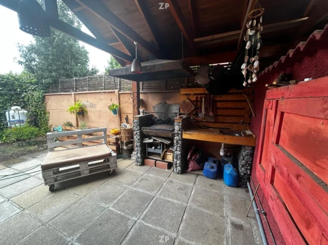 Casa sólida 4D/2B frente a plaza en Machalí – Quincho techado y cobertiz