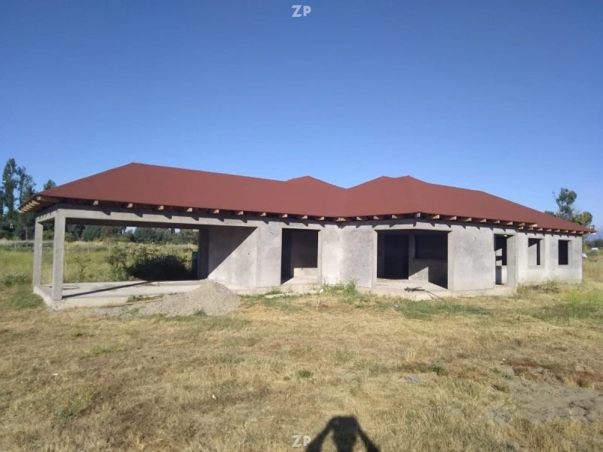 En venta Casa y Parcela de Media Hectárea en Linares