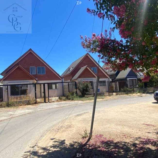 Propiedad en venta de dos pisos, ubicada en un barrio residencial tranquilo