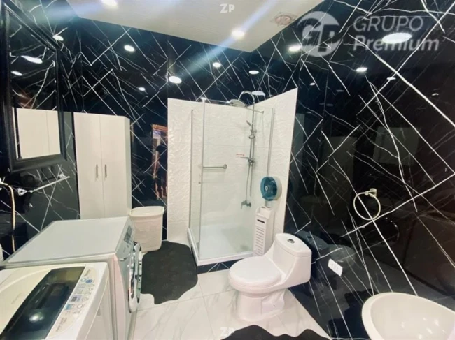 Se vende una espectacular casa con local comercial