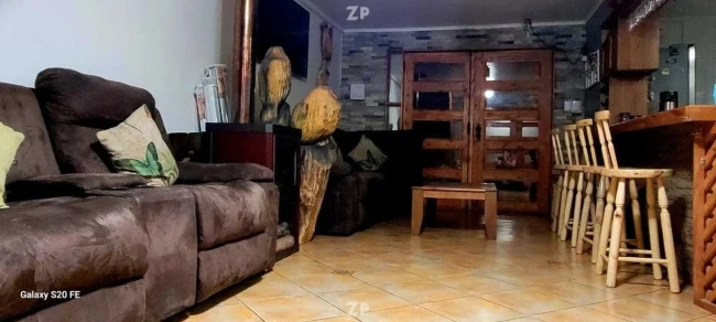 En Venta Amplia Casa en Linares!