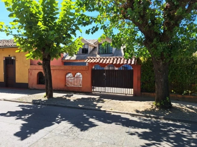 En venta Casa de Dos pisos, en Barrio Oriente de Linares