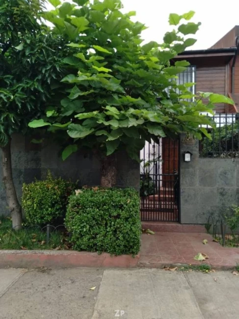 En venta Gran casa de Dos Pisos, en Avda Pdte Ibañez