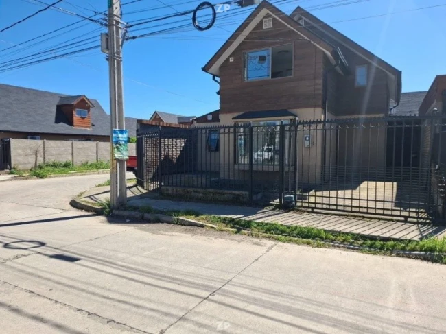 En venta Casa de Dos Pisos en Los Huertos de Linares