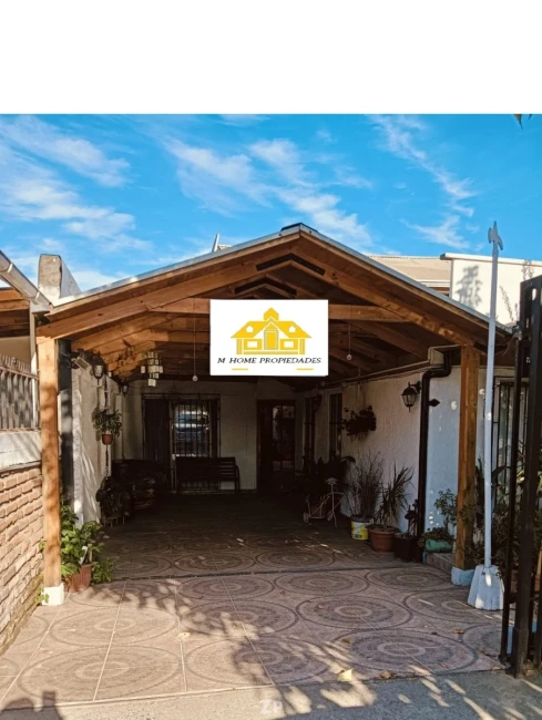 En venta casa con Ubicación privilegiada sobre Avenida Principal