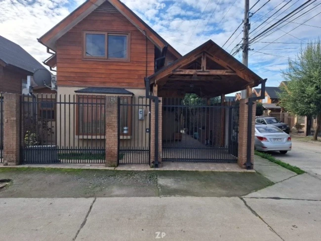 En venta Casa esquina en Villa Los Portones