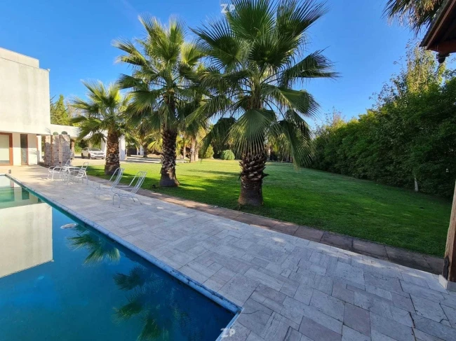 En venta expectacular casa en propiedad que se extiende sobre 5000 m de terreno