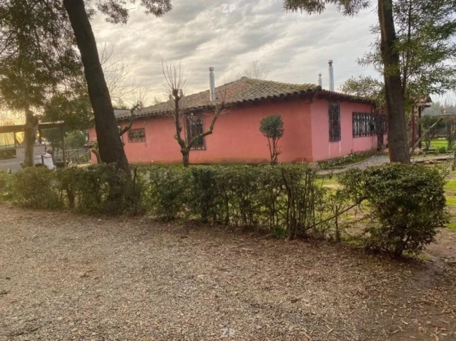 En venta excelente, amplia y muy bien mantenida casa de campo