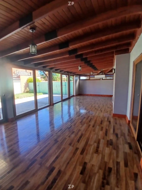 Se vende amplia y hermosa casa en condominio