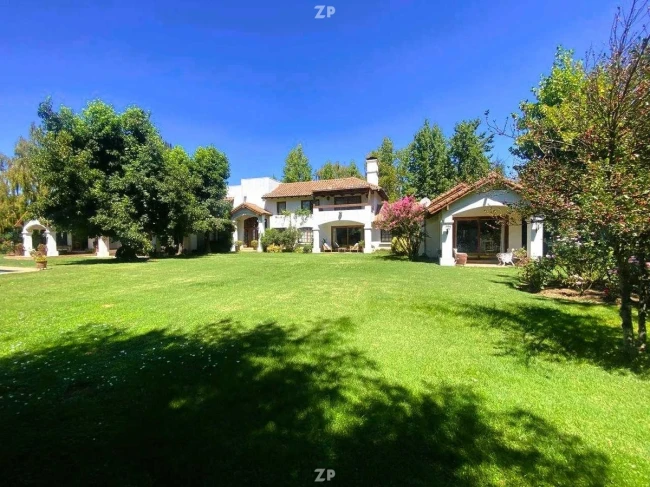 Exclusiva Casa en Venta en Condominio Privado