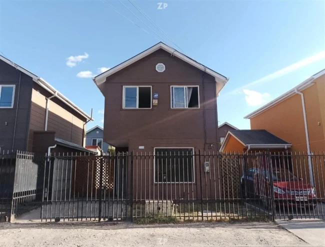 En venta Casa Sólida con 2 Piso en Fray Domingo Aracena