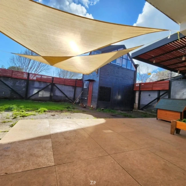 Se vende hermosa y moderna casa de esquina con tan solo 5 años de uso