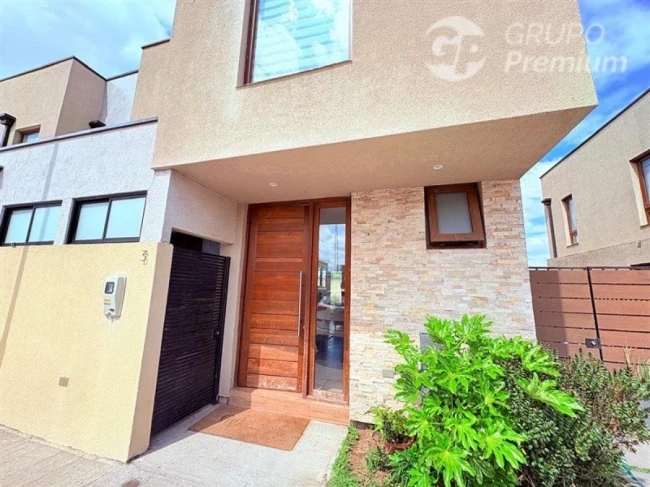 En venta casa estilo mediterráneo diseñada para quienes buscan calidad