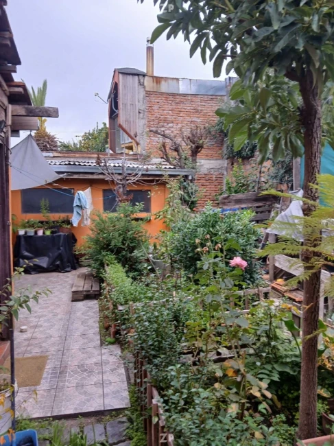 Se vende amplia casa dentro de las cuatro avenidas de chillan