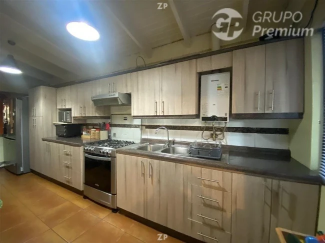 En venta Casa independiente en Villa Doña Francisca