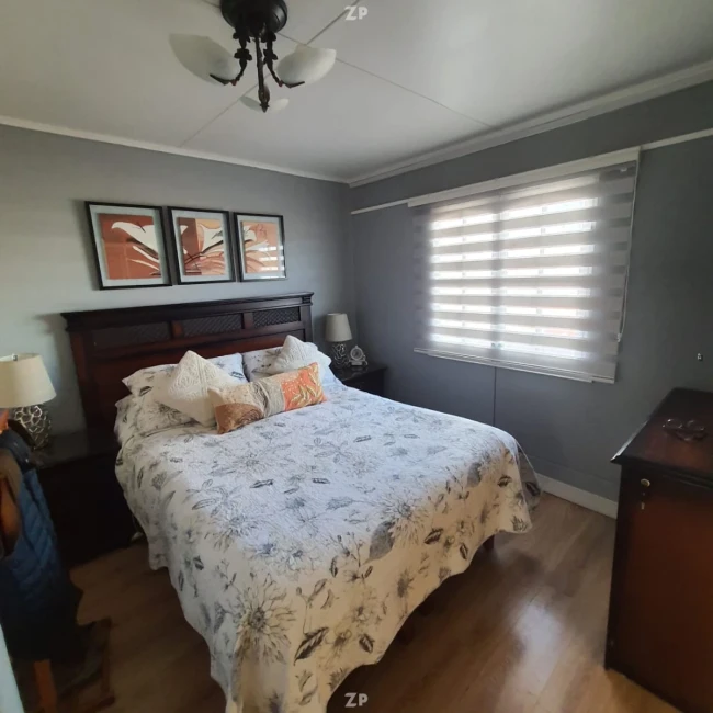 Casa en Venta - 4 dormitorios - 2 baños - Estacionamiento - Sector centro