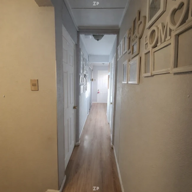 Casa en Venta - 4 dormitorios - 2 baños - Estacionamiento - Sector centro