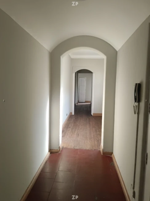 SE ARRIENDA AMPLIO DEPARTAMENTO EN SANTIAGO CENTRO