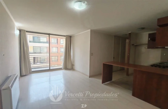 Departamento a solo pasos de la Estación de Metro Santa Ana.