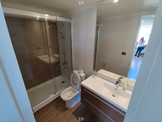 Amplio 2D/2B tipo mariposa con terraza y estacionamiento