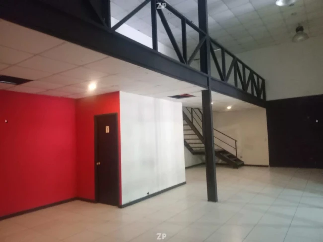 Amplio local comercial para arriendo en Talagante 