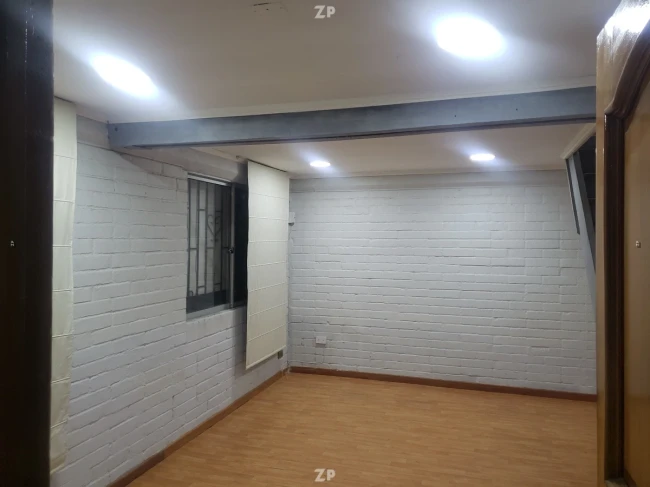 VENDO CASA EN MAIPU, 2 PISOS, PARADERO 9 1/2 PAJARITOS, METRO LAS PARCELAS