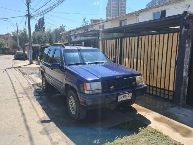 Casa en San Joaquín, sólida de 2 pisos, 3D 1B, estacionamiento, excelente ubicac