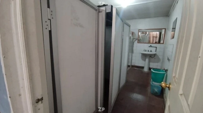 En venta casa con Sala de Ventas y Oficinas