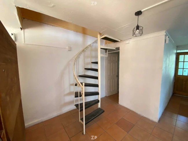 Se vende amplia casa aislada, 2 pisos!
