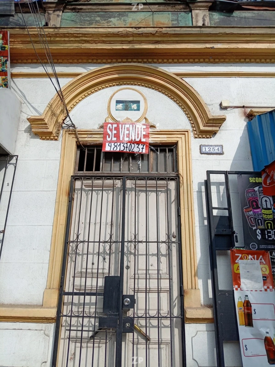 CASA CON DOS LOCALES COMERCIALES