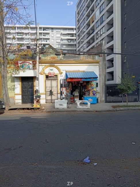 CASA CON DOS LOCALES COMERCIALES
