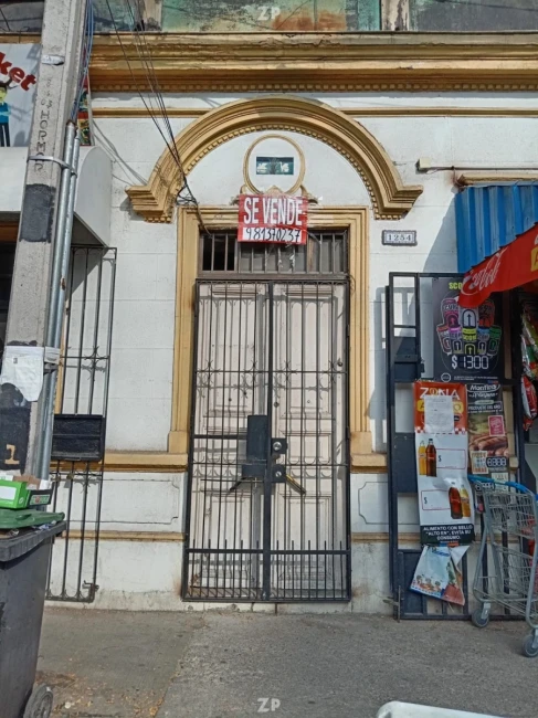CASA CON DOS LOCALES COMERCIALES
