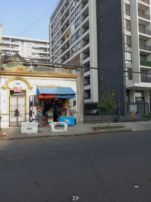 CASA CON DOS LOCALES COMERCIALES