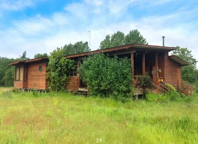 Parcela de 5000m2 con casa moderna-rústica y vista al campo