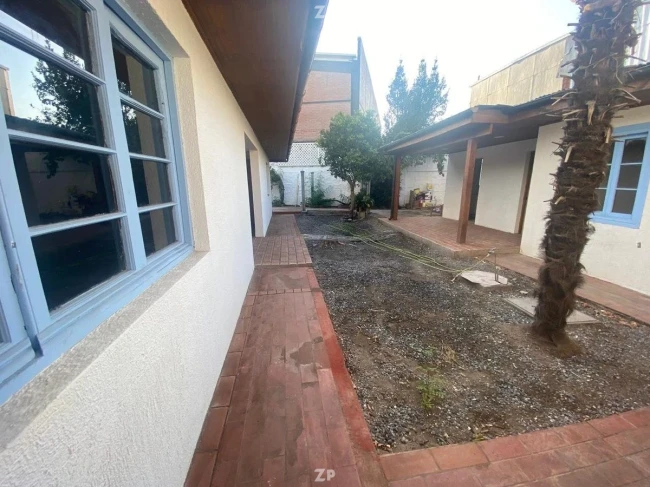 En venta Versátil y amplia casa, ideal para proyectos ubicada en santiago