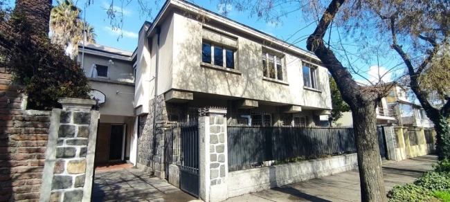 En venta impecable casa de estilo moderno de principios del siglo XX