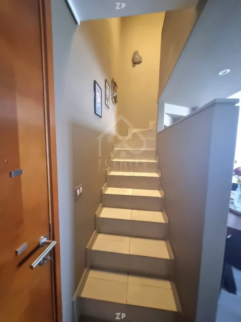Venta departamento tipo duplex ubicado a pasos de metro Irarrazabal