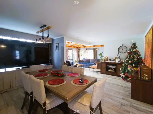 Venta Moderna Casa en Condominio Altos de Viña