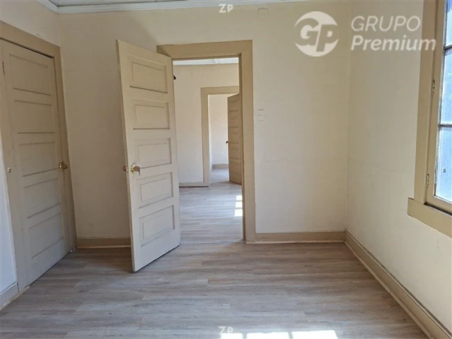 Se vende una amplia y funcional propiedad en segundo piso, ubicada en santiago